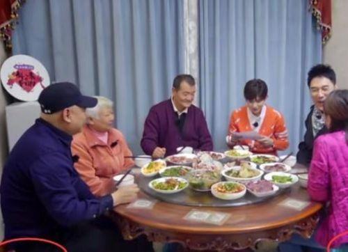 全家带凳子吃瓜免费观看大结局,共享欢乐时光 第2张 全家带凳子吃瓜免费观看大结局,共享欢乐时光 第2张