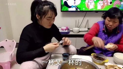 小两口捞面爆料视频,温馨爆笑的厨房时光  第2张