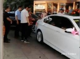 礼包车最新爆料新闻视频,最新爆料视频深度解析