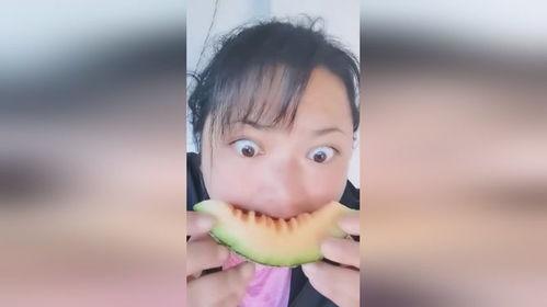 农村女网红吃瓜图片高清,农村女网红的吃瓜日常  第3张