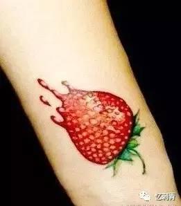 腿上纹身网红吃瓜,揭秘娱乐圈幕后风云